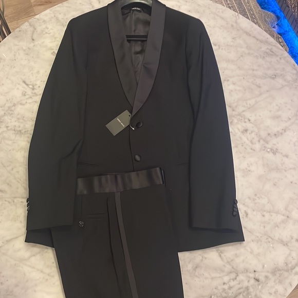 Giorgio Armani Tuxedo - Picture 7 of 11